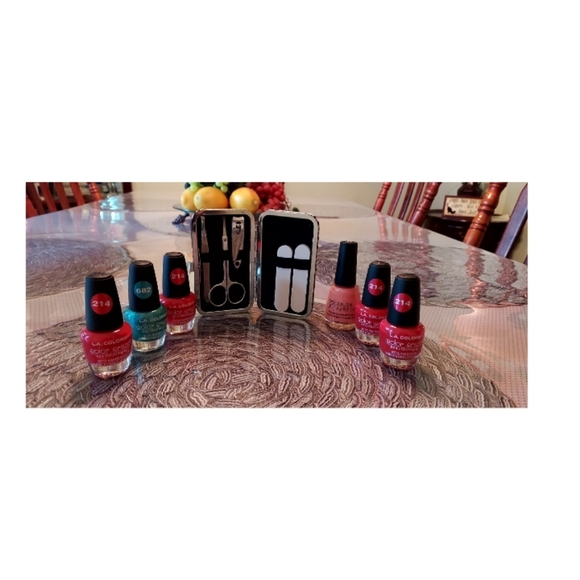 Nail Polish & Manicure Kit - Picture 6 of 6